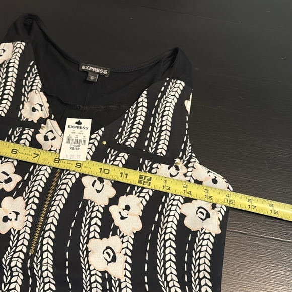 Express Black and white Floral Camisole - Picture 5 of 6